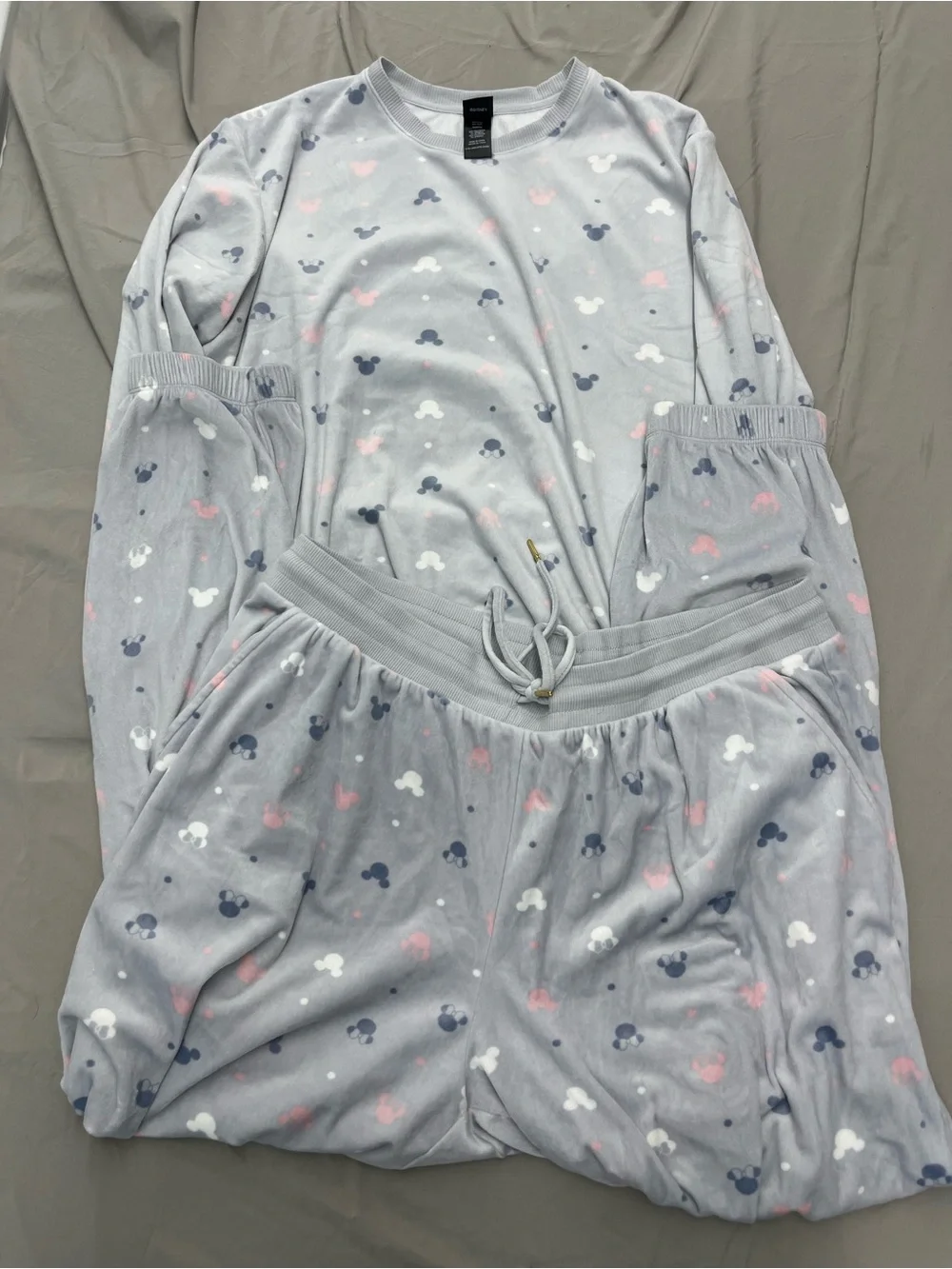 Disney Light Gray Mickey Head Print Long Sleeve Pajama Set Women’s Size XL